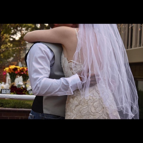 WEDDING DRESS!! ❤️❤️ - Picture 7 of 8